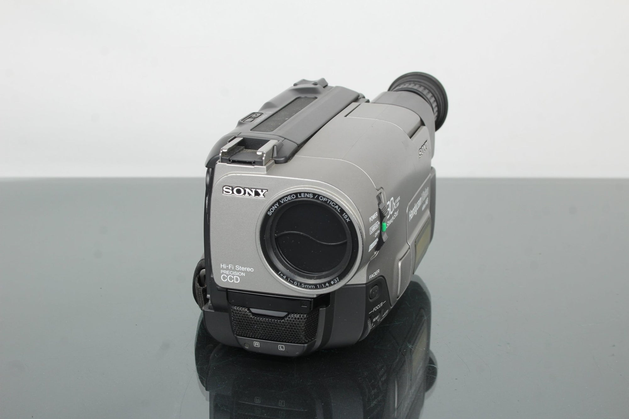 Sony Handycam CCD - TRV64E - Dutch|Thrift