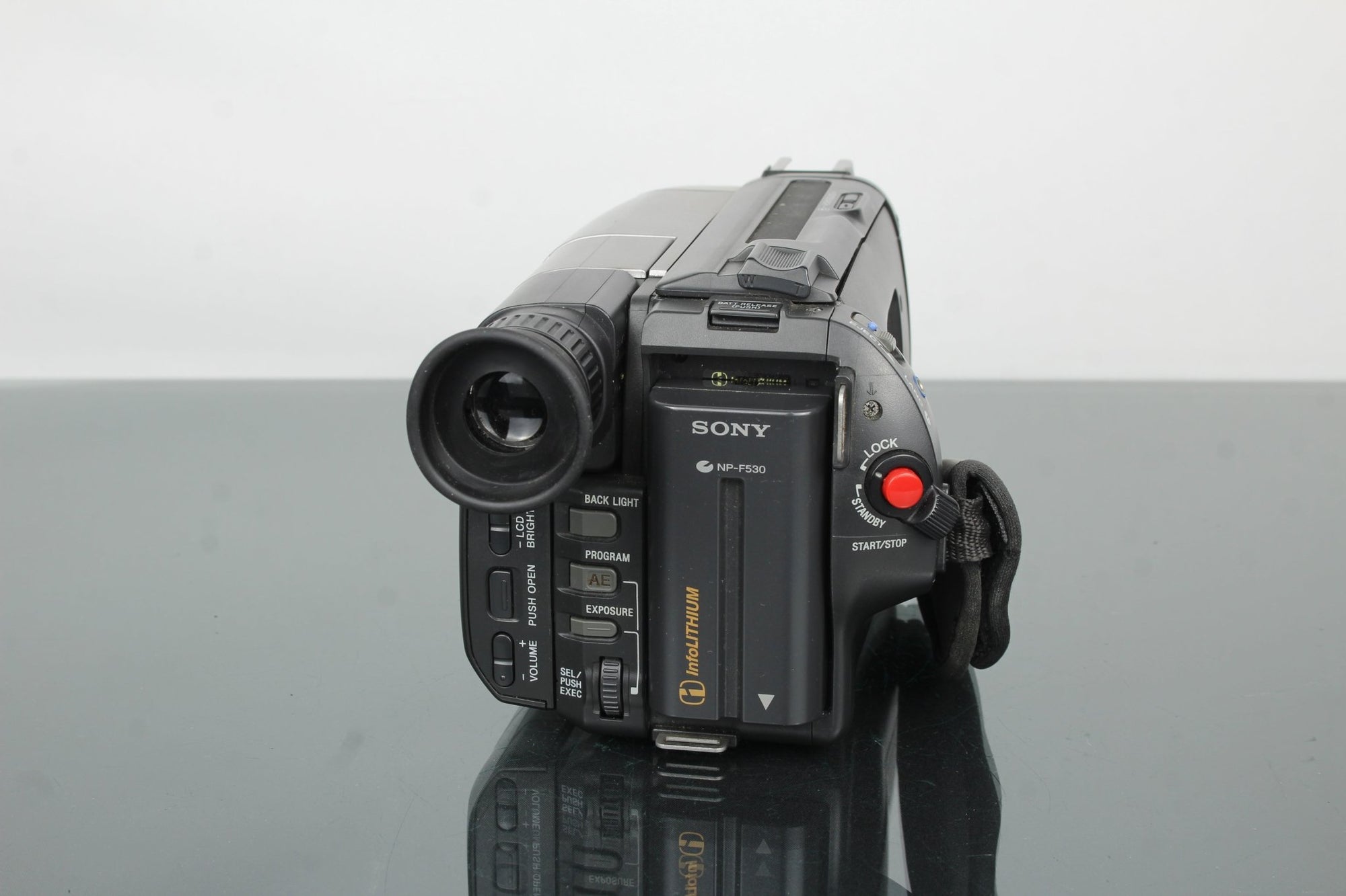 Sony Handycam CCD - TRV64E - Dutch|Thrift