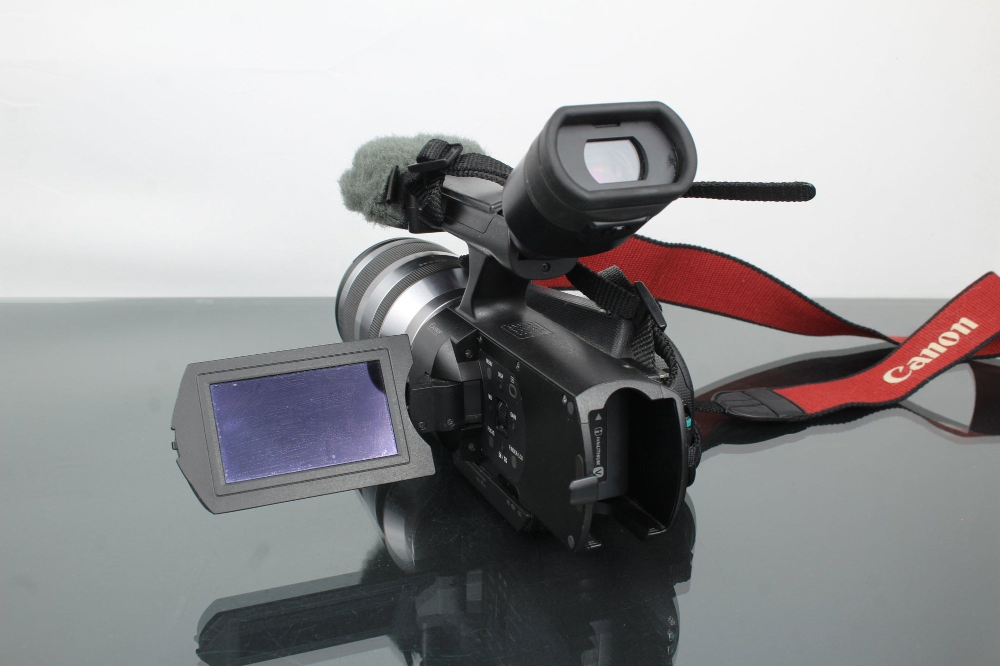 Sony Handycam NEX - VG10E + Sony lens SEL18200 3.5 - 6.3/18 - 200 - Dutch|Thrift