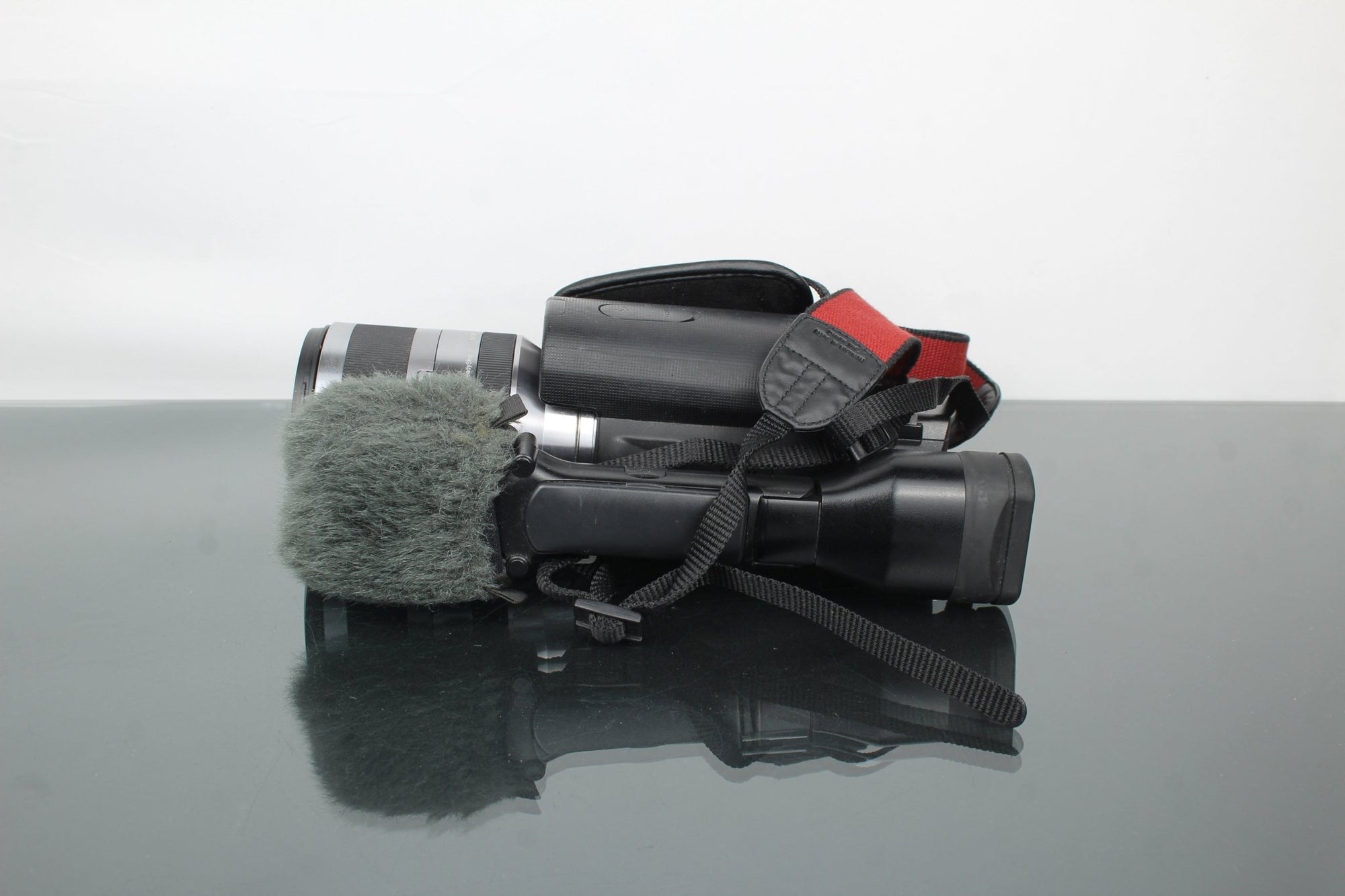 Sony Handycam NEX - VG10E + Sony lens SEL18200 3.5 - 6.3/18 - 200 - Dutch|Thrift