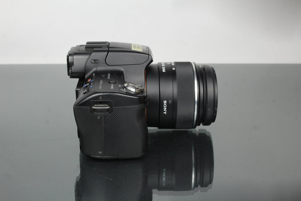 Sony SLT A33 + Sony DT 3.5 - 5.6/18 - 55 Lens - Dutch|Thrift