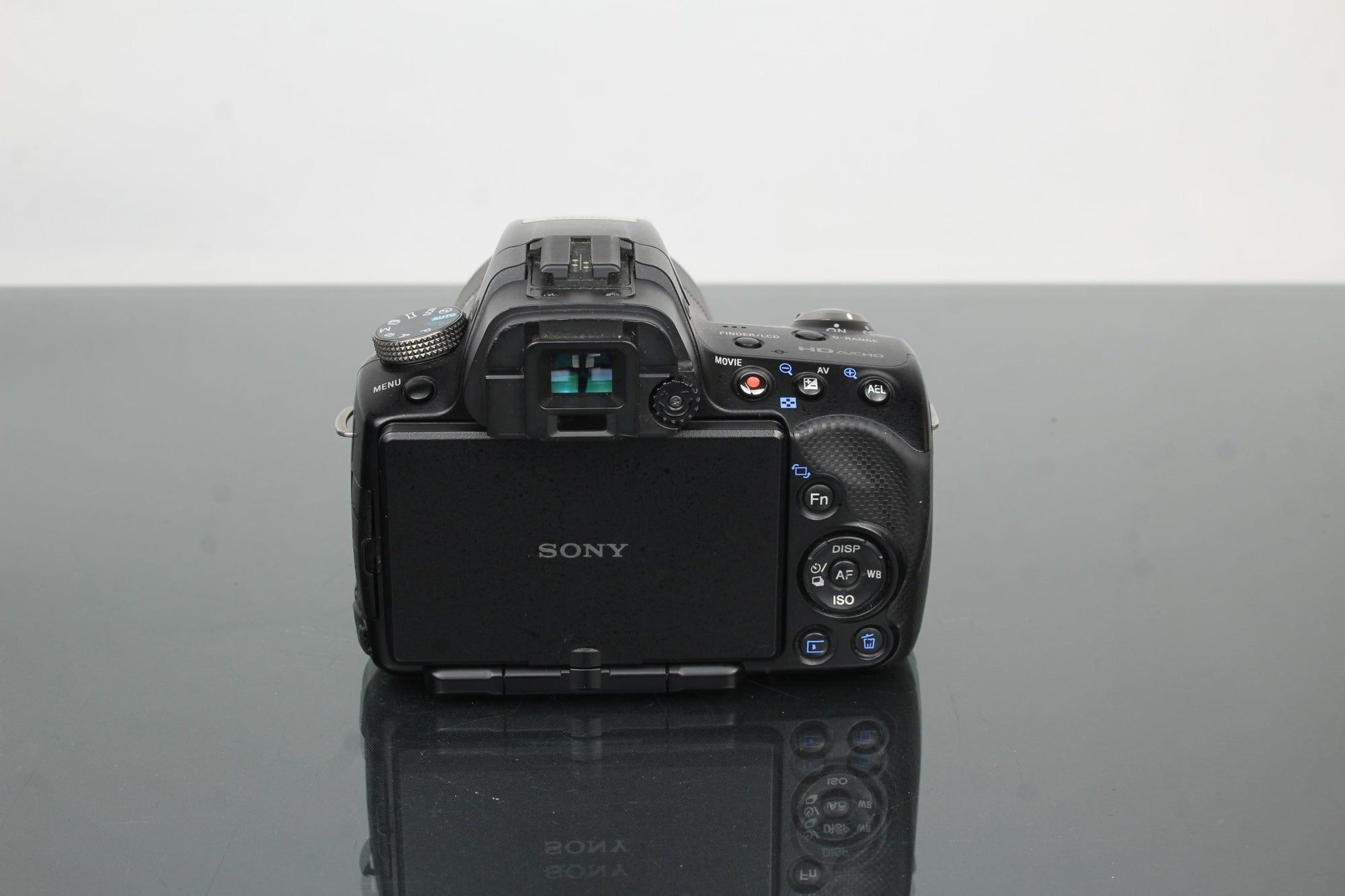 Sony SLT A33 + Sony DT 3.5 - 5.6/18 - 55 Lens - Dutch|Thrift