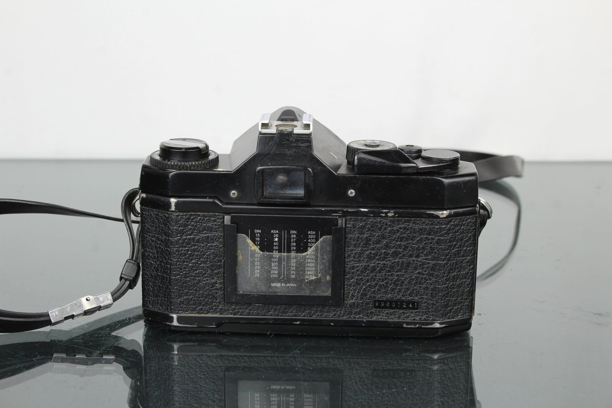 Vivitar XV - 1 + Ricoh XR Rikenon 1:2 50mm lens - Dutch|Thrift