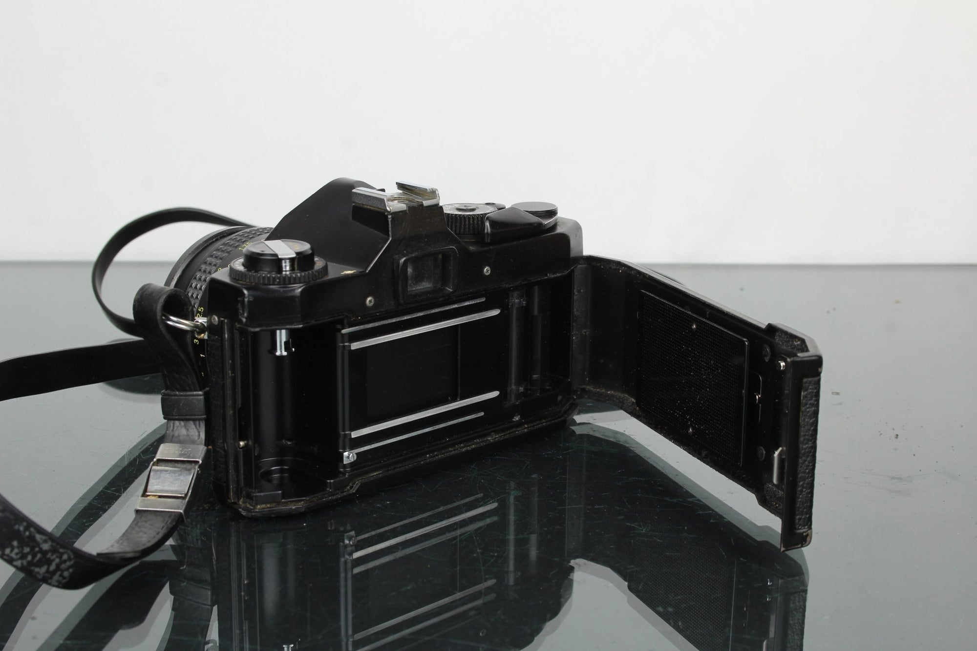 Vivitar XV - 1 + Ricoh XR Rikenon 1:2 50mm lens - Dutch|Thrift