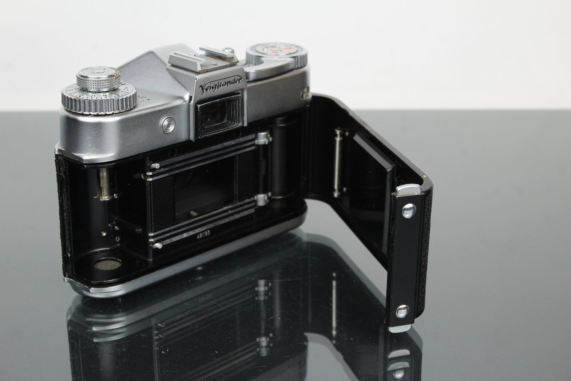 Voigtlander Bessamatic + 50mm f/2.8 Color - Skopar lens - Dutch|Thrift