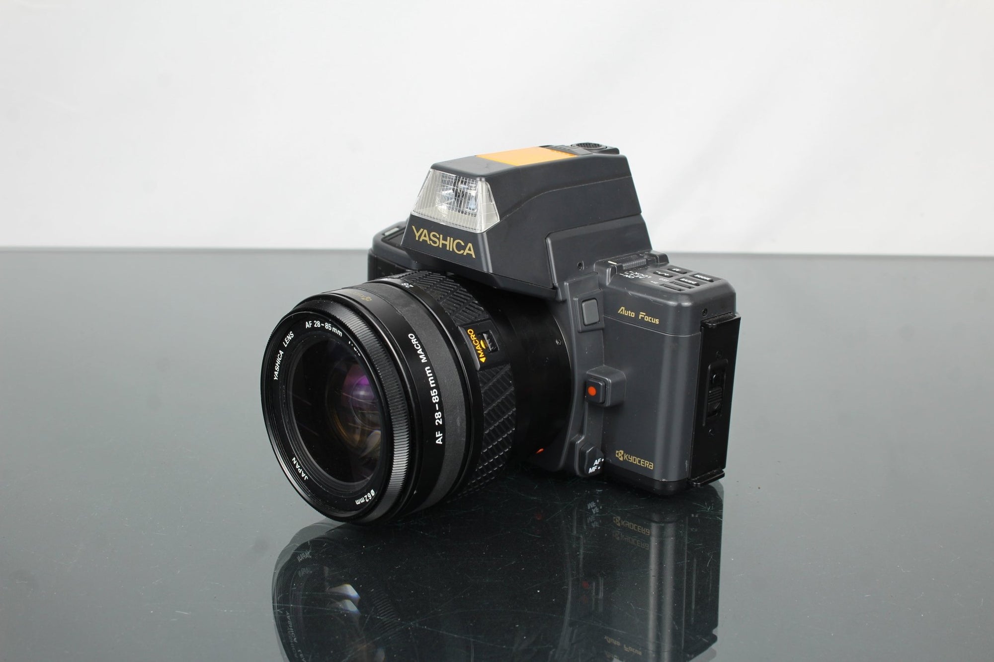 Yashica 230 - AF + Yashica AF 28 - 85mm 1:3.5 - 4.5 - Dutch|Thrift