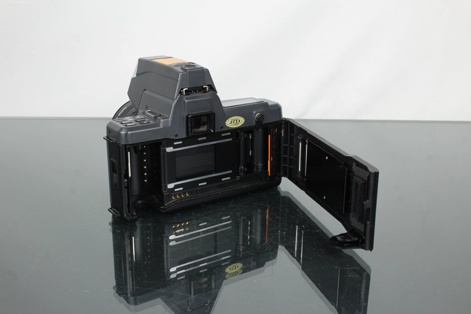 Yashica 230 - AF + Yashica AF 35 - 70mm 1:3.3 - 4.5 - Dutch|Thrift