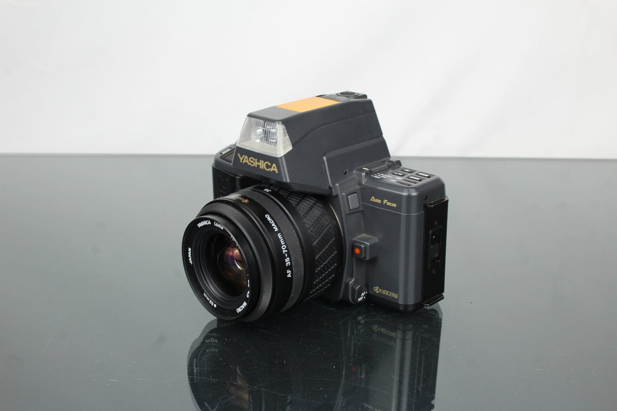 Yashica 230 - AF + Yashica AF 35 - 70mm 1:3.3 - 4.5 - Dutch|Thrift