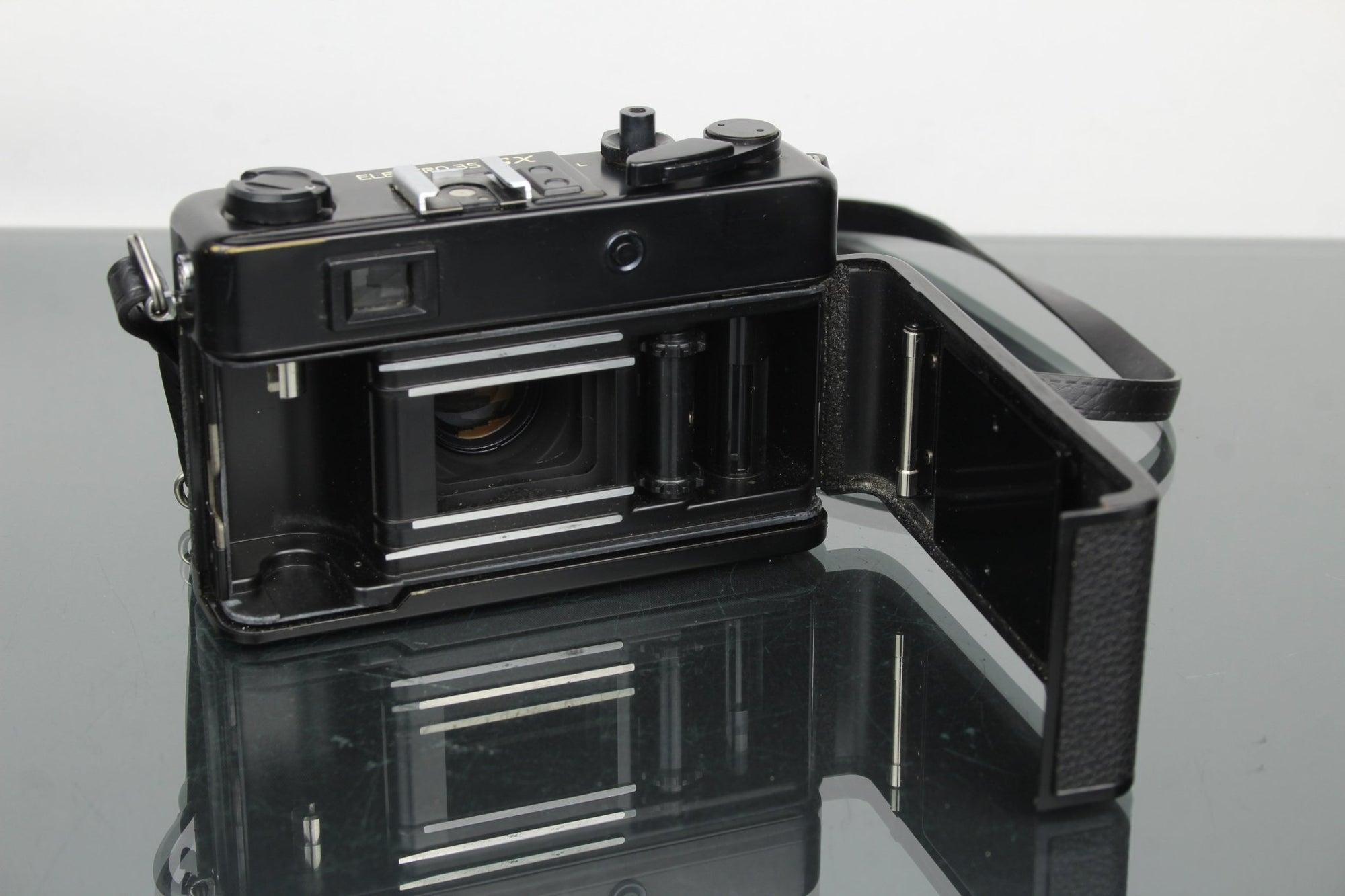 Yashica Electro 35 GX + Color Yashinon DX 40mm 1:1.7 - Dutch|Thrift