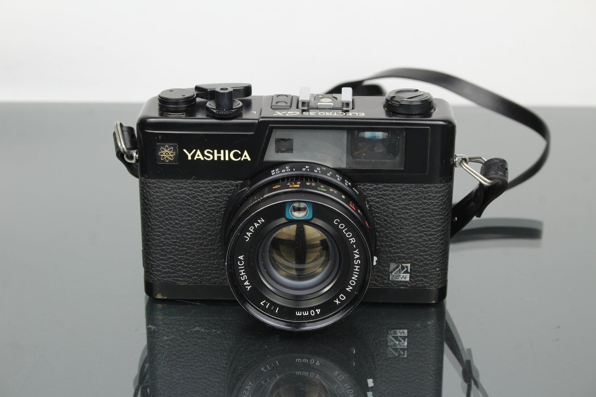 Yashica Electro 35 GX + Color Yashinon DX 40mm 1:1.7 - Dutch|Thrift
