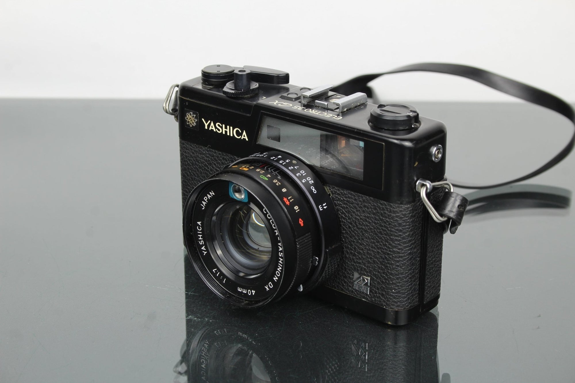 Yashica Electro 35 GX + Color Yashinon DX 40mm 1:1.7 - Dutch|Thrift