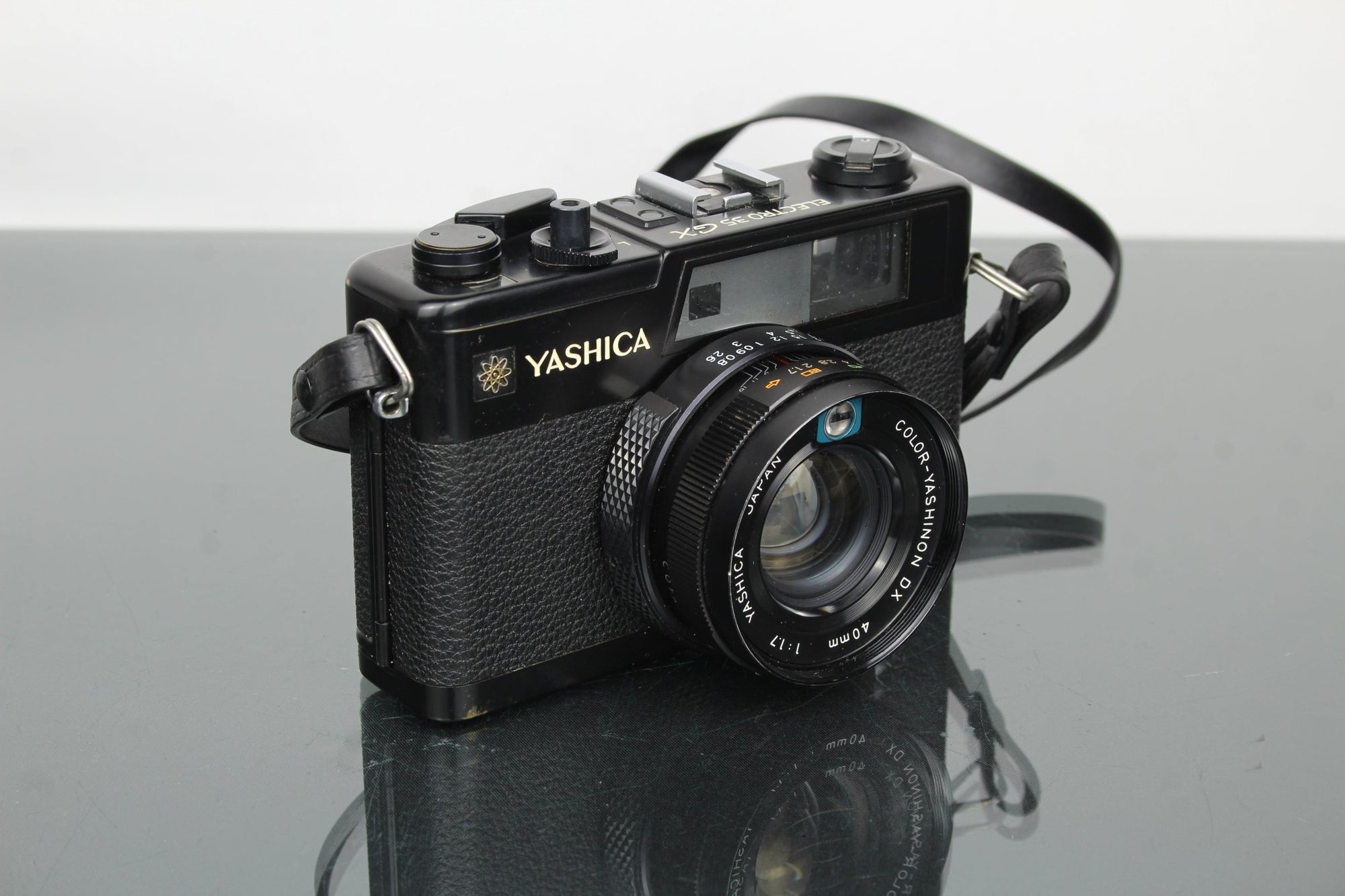 Yashica Electro 35 GX + Color Yashinon DX 40mm 1:1.7 - Dutch|Thrift