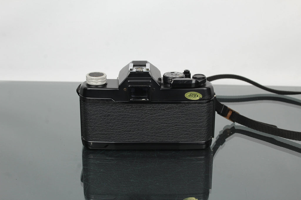 Yashica FX - 3 super 2000 + ML 50mm 1:1.9 lens - Dutch|Thrift