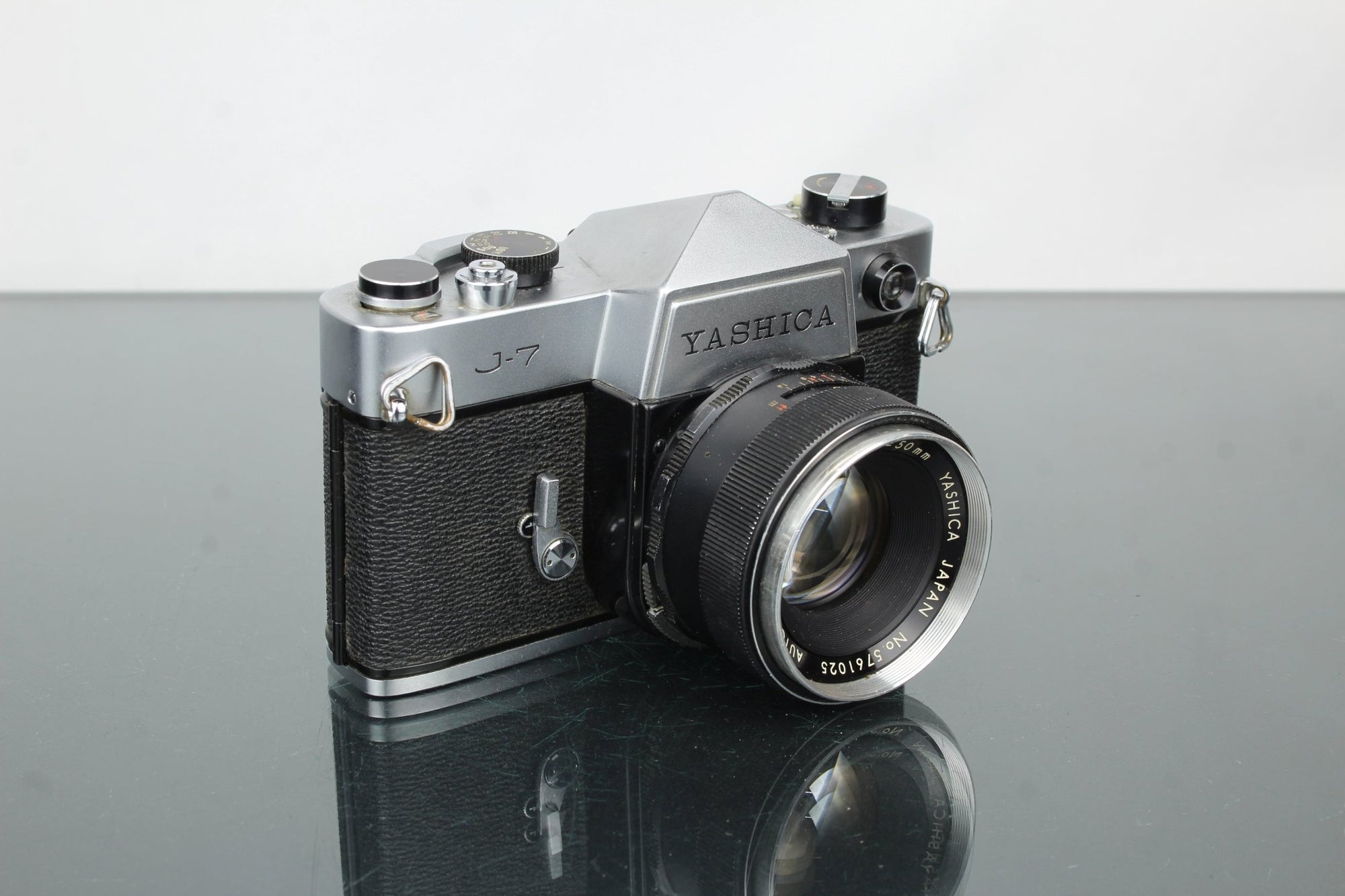 Yashica J - 7 + Yashinon - DX 1:1.7 50mm - Dutch|Thrift