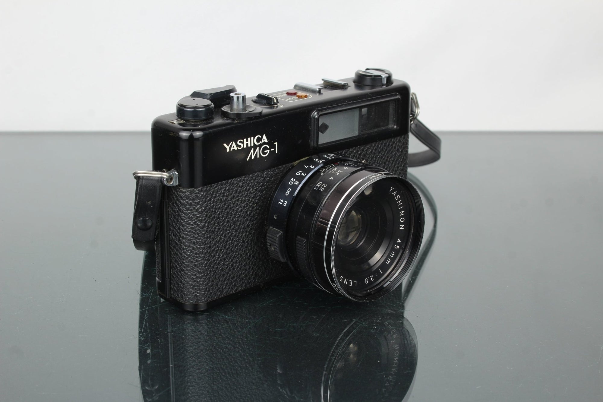Yashica MG - 1 - Dutch|Thrift