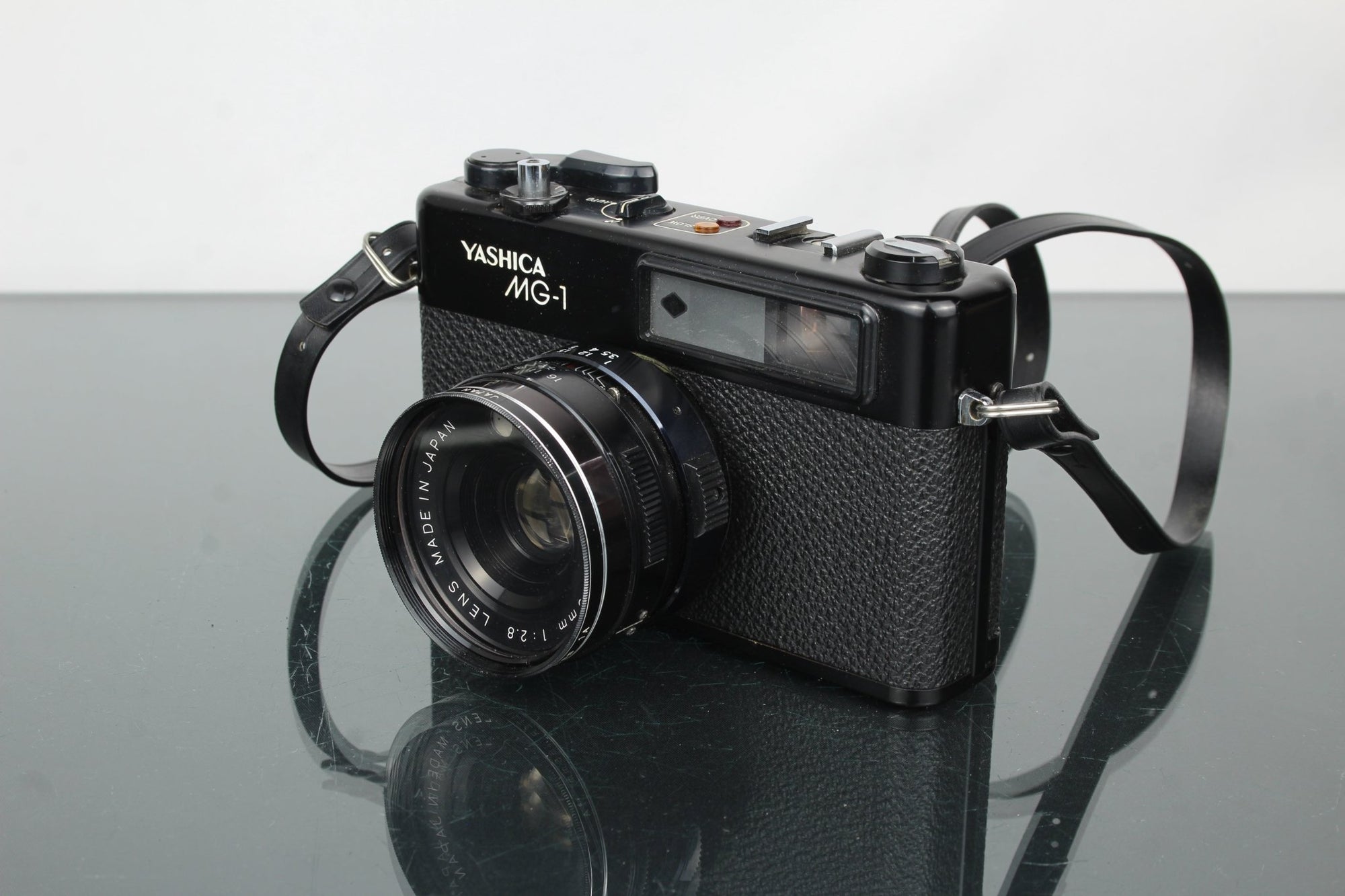 Yashica MG - 1 - Dutch|Thrift