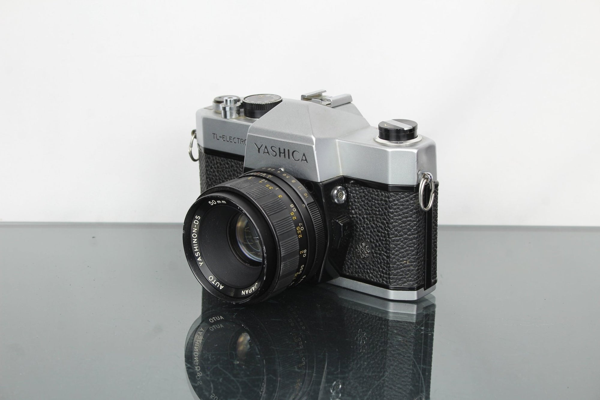 Yashica TL - ELECTRO + Yashinon - DS 1:2 50mm - Dutch|Thrift
