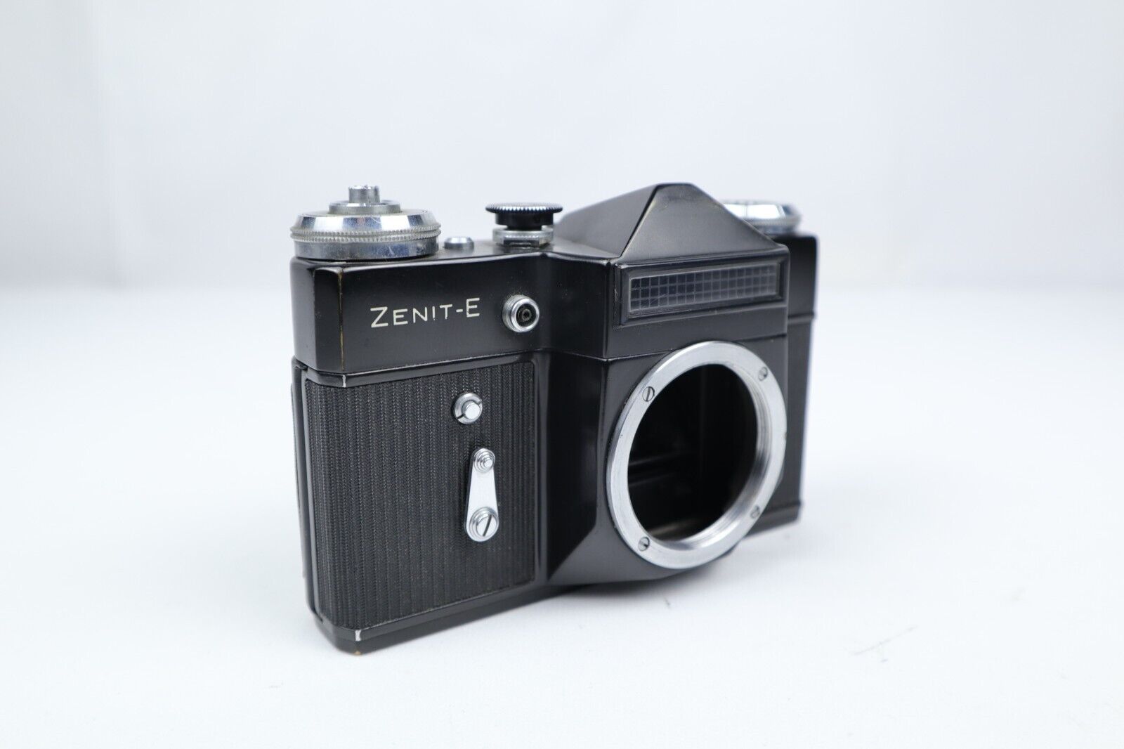 Zenit E | 35mm SLR Film Camera | Body Only - Dutch|Thrift