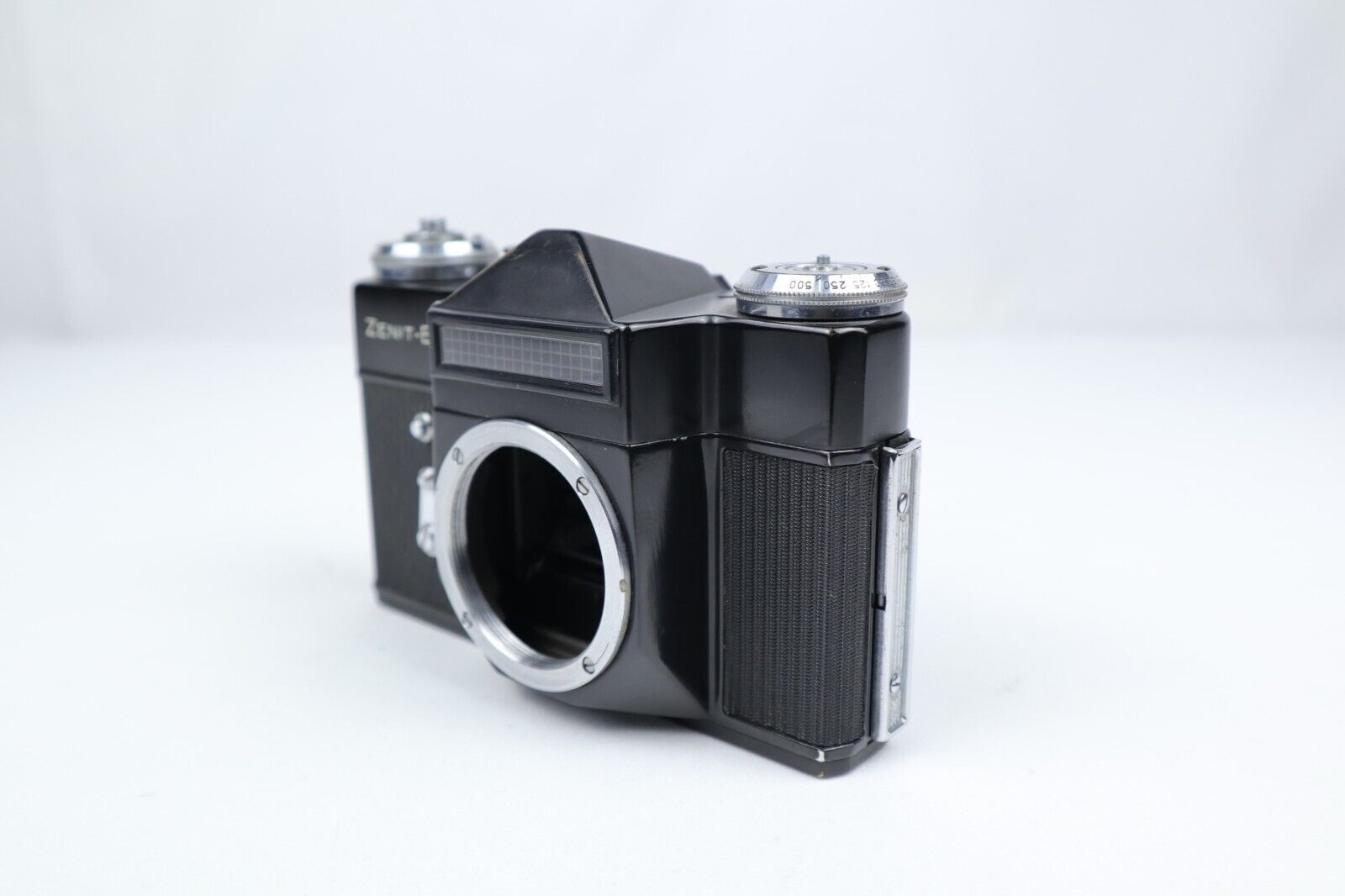Zenit E | 35mm SLR Film Camera | Body Only - Dutch|Thrift